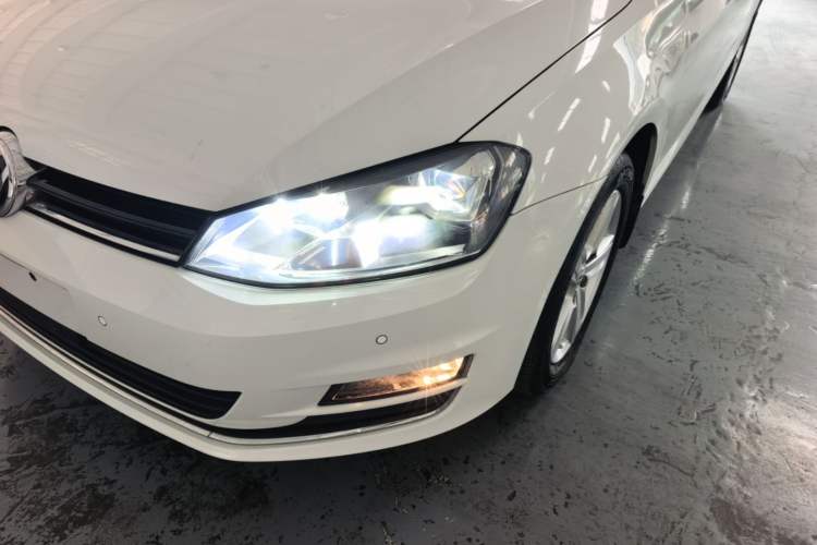 Used Volkswagen Golf 2016 1.6L Automatic Fashion Model Left Front Headlight