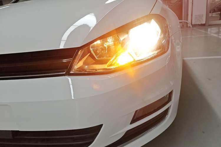 Used Volkswagen Golf 2016 1.6L Automatic Fashion Model Left Front Headlight