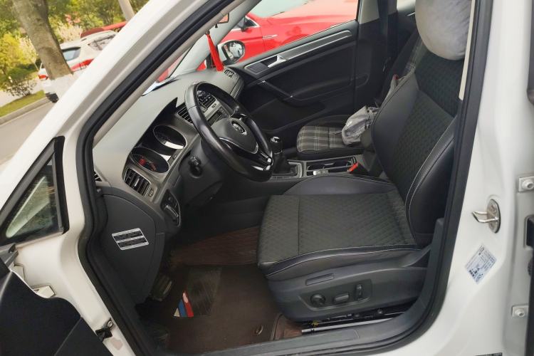 Used Volkswagen Golf 2016 230TSI Manual Comfort Version
