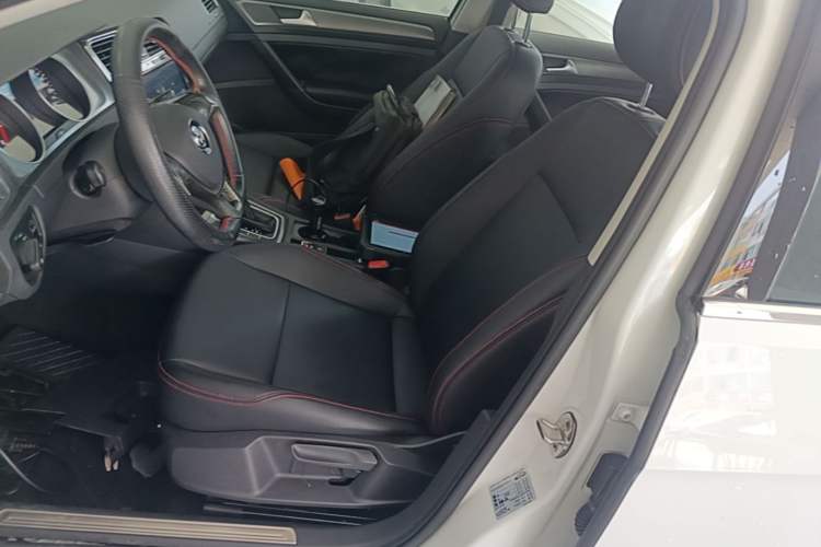 Used Volkswagen Golf 2016 1.6L Automatic Fashion Model Left Front Seat