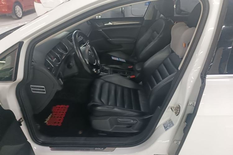 Used Volkswagen Golf 2016 230TSI Automatic Luxury Version Left Front Seat