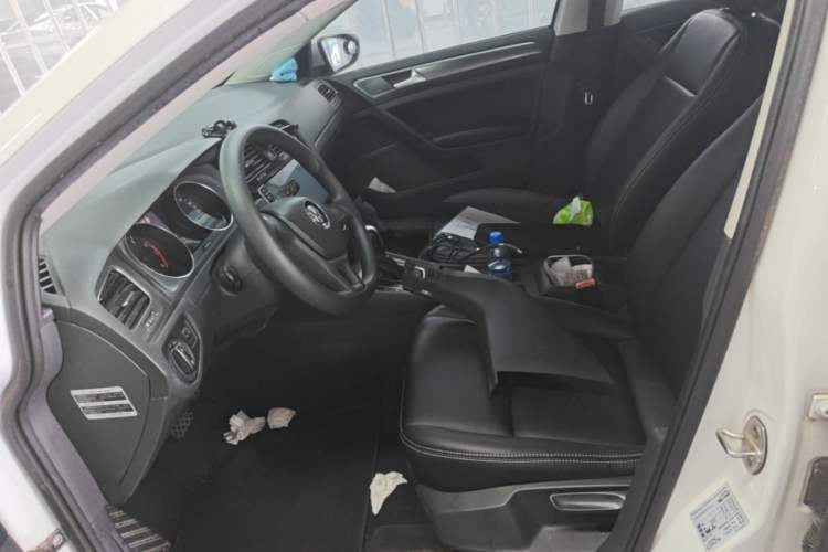 Used Volkswagen Golf 2016 1.6L Automatic Fashion Model Left Front Seat