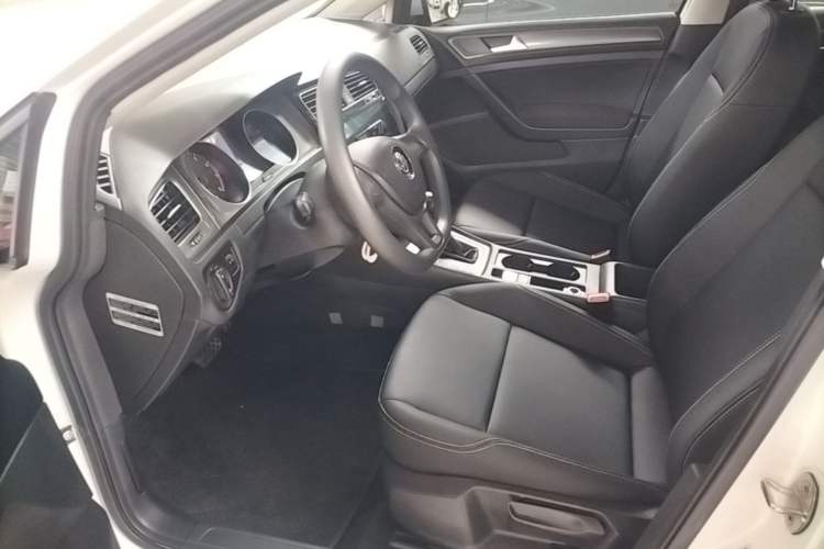 Used Volkswagen Golf 2016 1.6L Automatic Fashion Model Left Front Seat