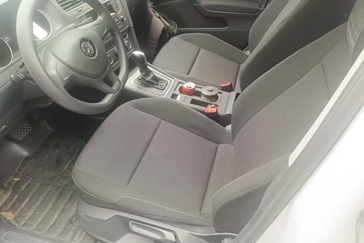 Used Volkswagen Golf 2016 1.6L Automatic Fashion Model Left Front Seat