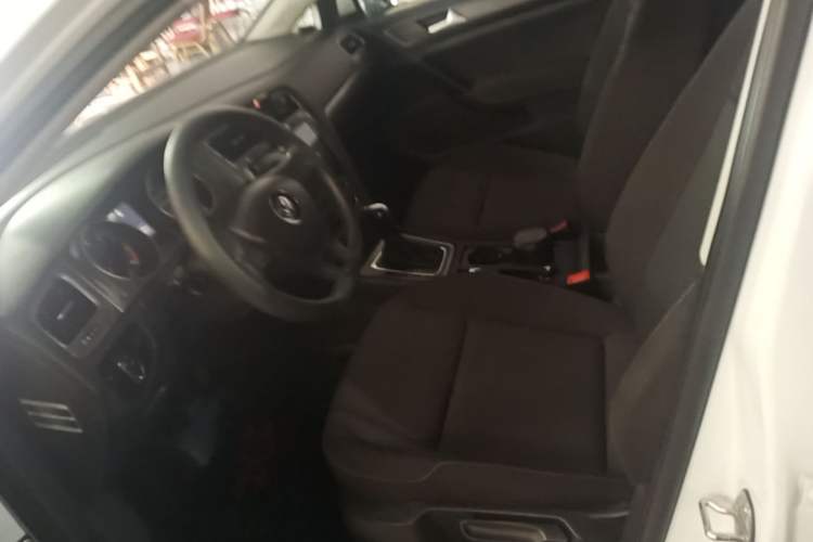 Used Volkswagen Golf 2016 1.6L Automatic Fashion Model Left Front Seat