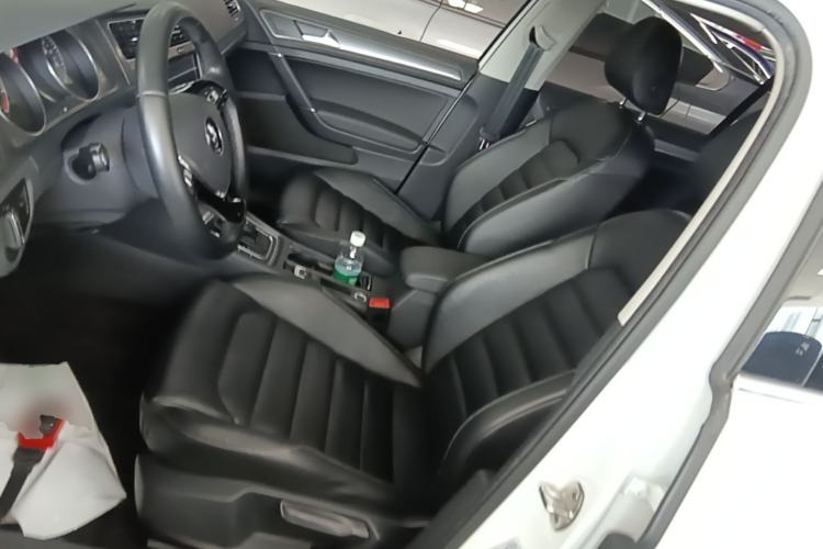 Used Volkswagen Golf 2016 230TSI Automatic Luxury Version Left Front Seat