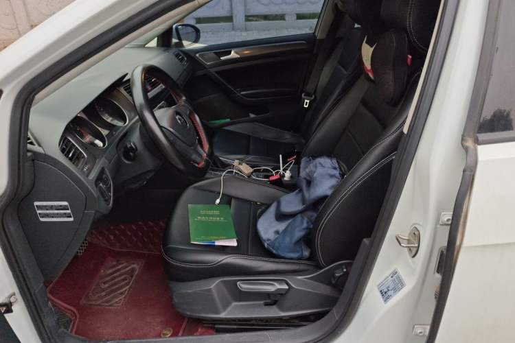 Used Volkswagen Golf 2016 1.6L Automatic Fashion Model Left Front Seat