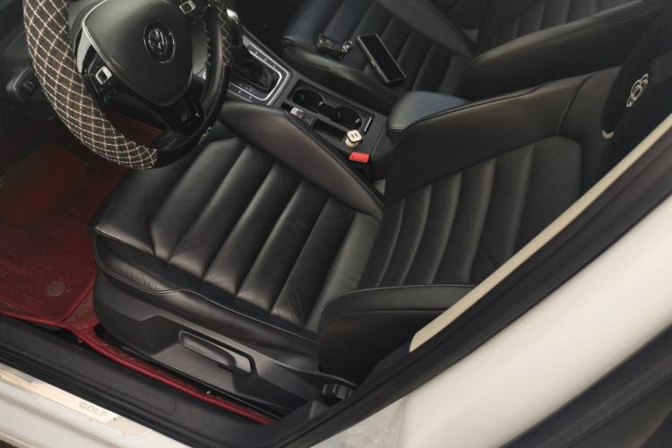 Used Volkswagen Golf 2016 230TSI Automatic Luxury Version Left Front Seat