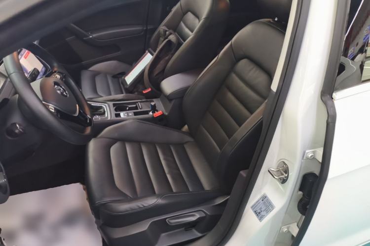 Used Volkswagen Golf 2016 230TSI Automatic Luxury Version Left Front Seat