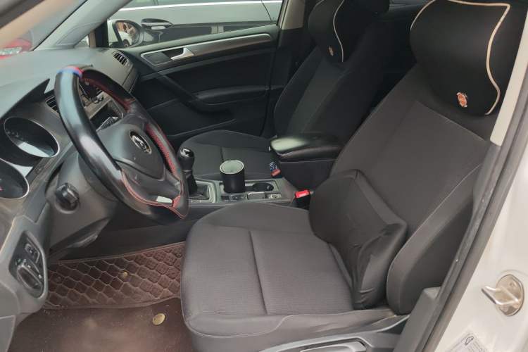 Used Volkswagen Golf 2016 1.6L Manual Fashion Edition Left Front Seat