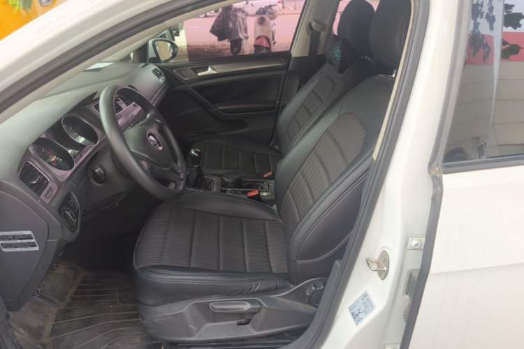 Used Volkswagen Golf 2016 1.6L Manual Fashion Edition Left Front Seat
