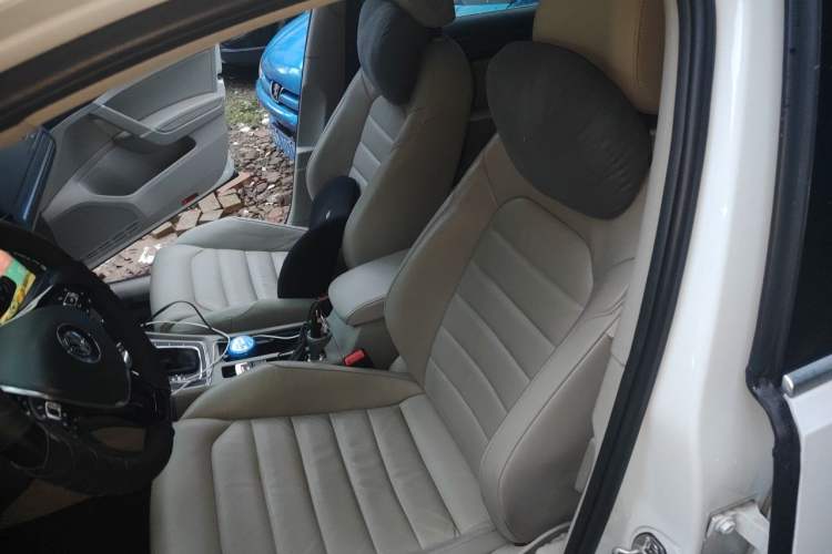 Used Volkswagen Golf 2016 230TSI Automatic Luxury Version Left Front Seat