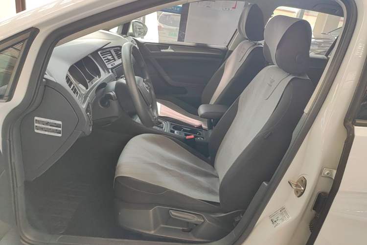 Used Volkswagen Golf 2016 1.6L Automatic Fashion Model Left Front Seat