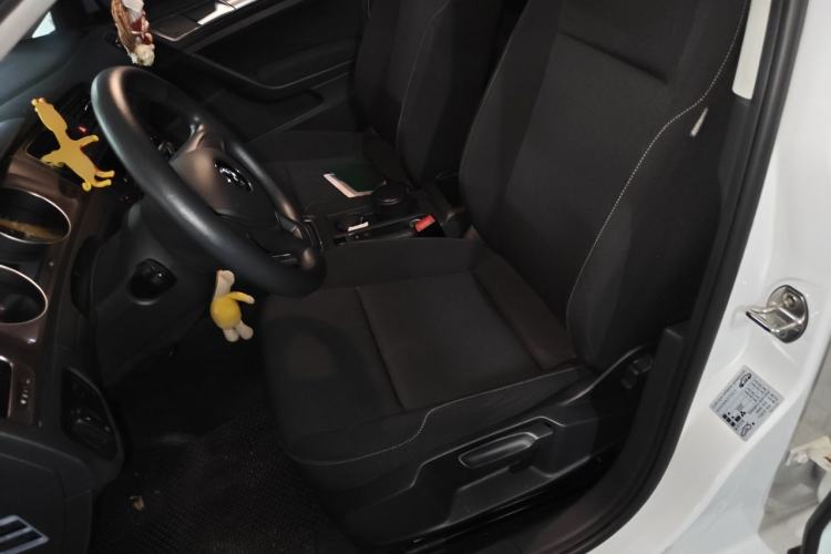 Used Volkswagen Golf 2016 1.6L Automatic Fashion Model Left Front Seat