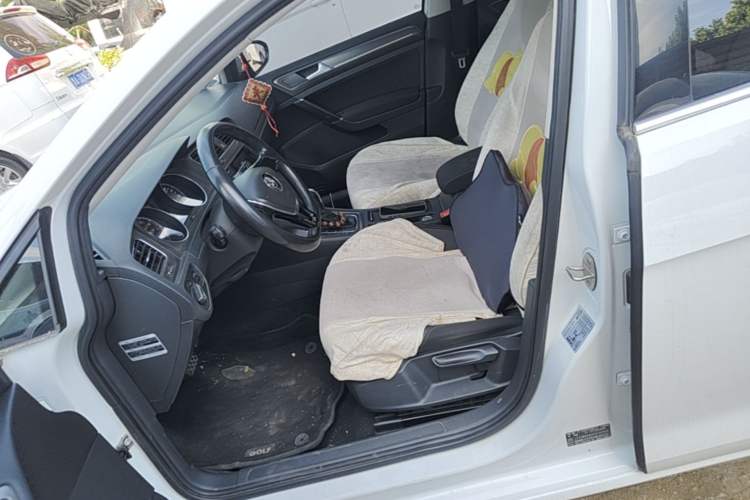 Used Volkswagen Golf 2016 1.6L Automatic Comfort Model Left Front Seat