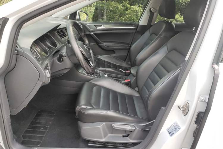 Used Volkswagen Golf 2016 230TSI Automatic Luxury Version Left Front Seat