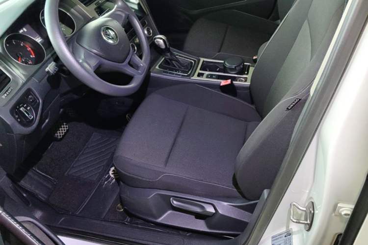 Used Volkswagen Golf 2016 1.6L Automatic Fashion Model Left Front Seat