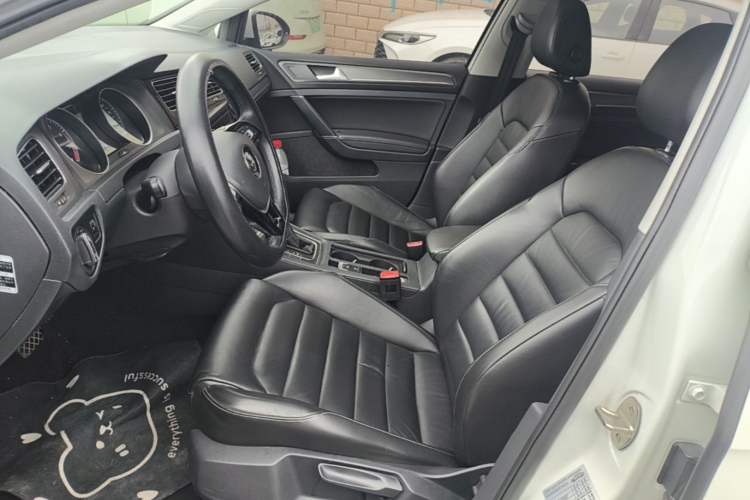 Used Volkswagen Golf 2016 230TSI Automatic Luxury Version Left Front Seat