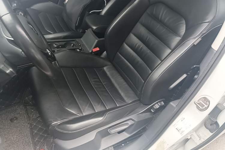 Used Volkswagen Golf 2016 230TSI Automatic Luxury Version Left Front Seat