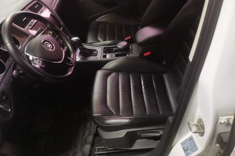 Used Volkswagen Golf 2016 230TSI Automatic Luxury Version Left Front Seat