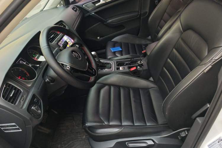 Used Volkswagen Golf 2016 230TSI Automatic Luxury Version Left Front Seat