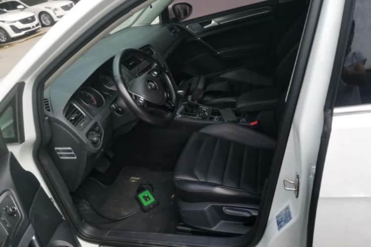 Used Volkswagen Golf 2016 230TSI Automatic Luxury Version Left Front Seat