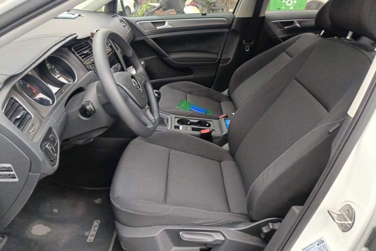 Used Volkswagen Golf 2016 1.6L Manual Fashion Edition Left Front Seat