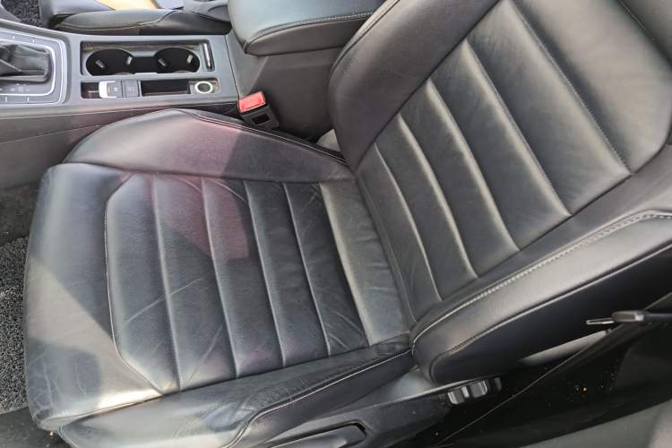 Used Volkswagen Golf 2016 230TSI Automatic Luxury Version Left Front Seat