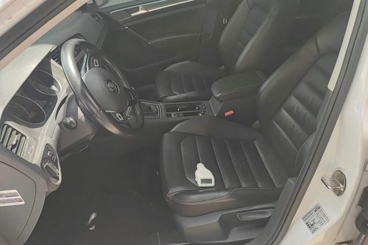 Used Volkswagen Golf 2016 230TSI Automatic Luxury Version Left Front Seat