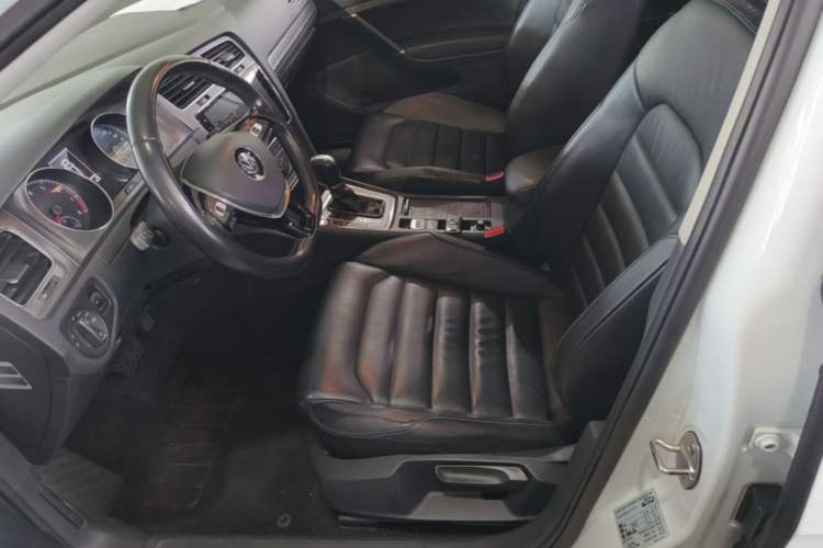 Used Volkswagen Golf 2016 230TSI Automatic Luxury Version Left Front Seat