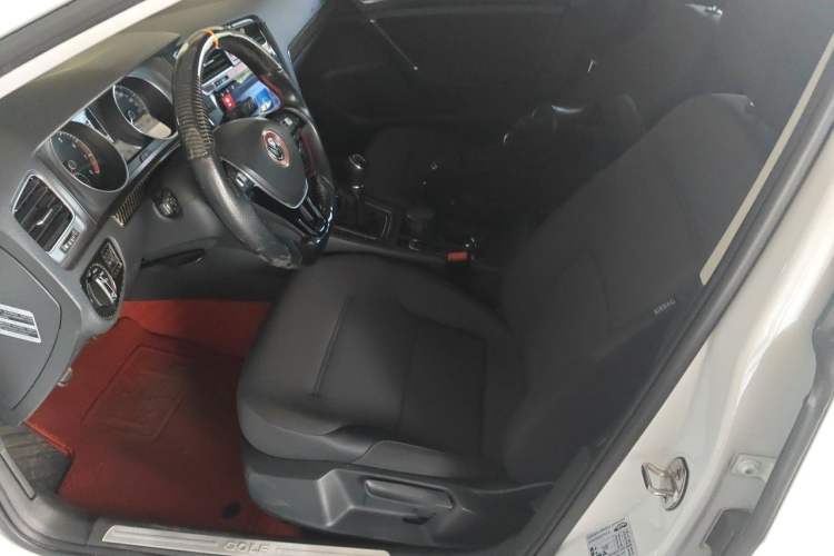 Used Volkswagen Golf 2016 230TSI Manual Comfort Version Left Front Seat