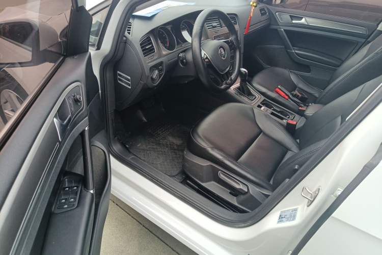 Used Volkswagen Golf 2016 230TSI Automatic Comfort Version Left Front Seat