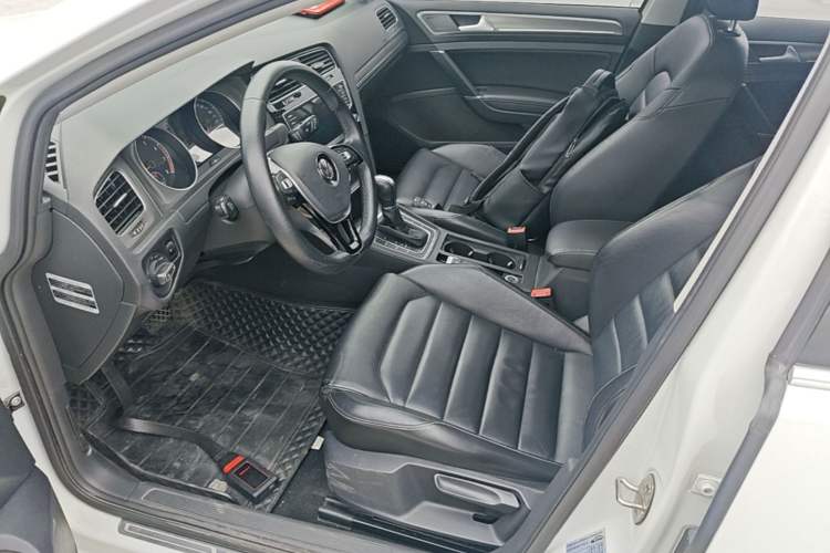 Used Volkswagen Golf 2016 230TSI Automatic Luxury Version Left Front Seat