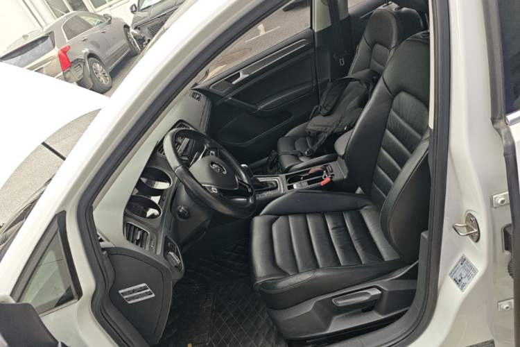 Used Volkswagen Golf 2016 230TSI Automatic Luxury Version Left Front Seat