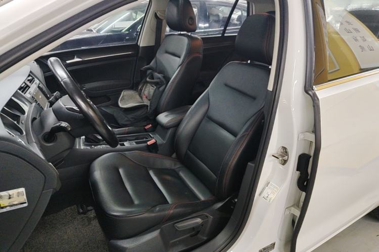 Used Volkswagen Golf 2016 1.6L Automatic Comfort Model Left Front Seat