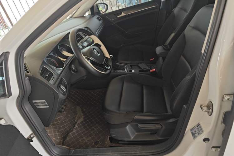 Used Volkswagen Golf 2016 1.6L Automatic Comfort Model Left Front Seat