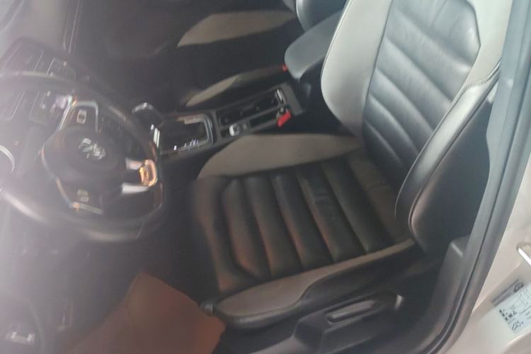 Used Volkswagen Golf 2016 1.4TSI Automatic R-Line Left Front Seat