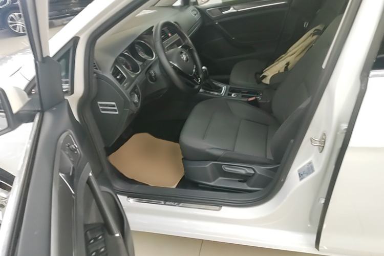 Used Volkswagen Golf 2016 1.6L Automatic Comfort Model Left Front Seat
