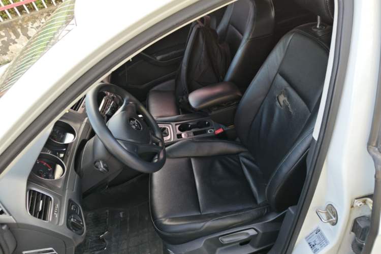 Used Volkswagen Golf 2016 1.6L Automatic Fashion Model Left Front Seat