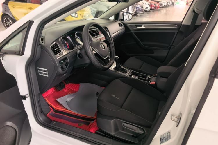 Used Volkswagen Golf 2016 1.6L Automatic Fashion Model Left Front Seat