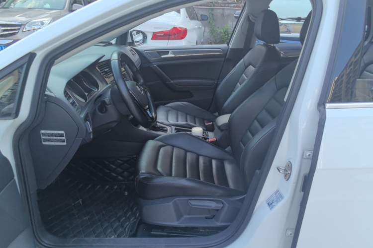 Used Volkswagen Golf 2016 230TSI Automatic Luxury Version Left Front Seat