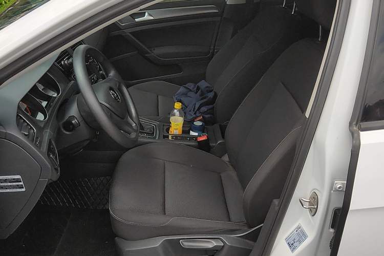 Used Volkswagen Golf 2016 1.6L Automatic Fashion Model Left Front Seat
