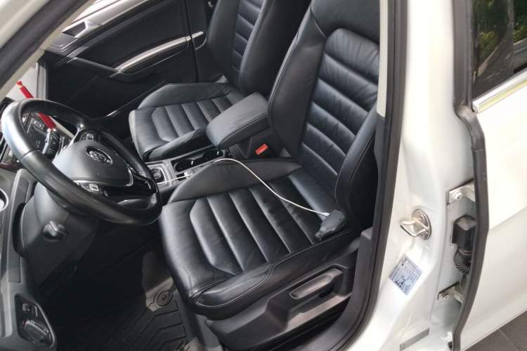 Used Volkswagen Golf 2016 230TSI Automatic Luxury Version Left Front Seat