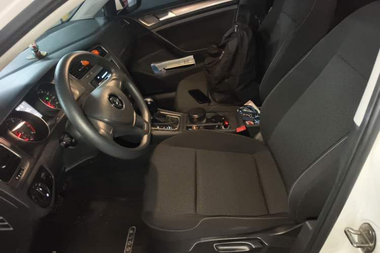 Used Volkswagen Golf 2016 1.6L Automatic Fashion Model Left Front Seat