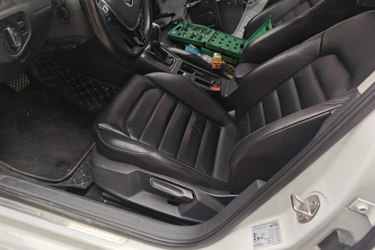 Used Volkswagen Golf 2016 230TSI Automatic Luxury Version Left Front Seat