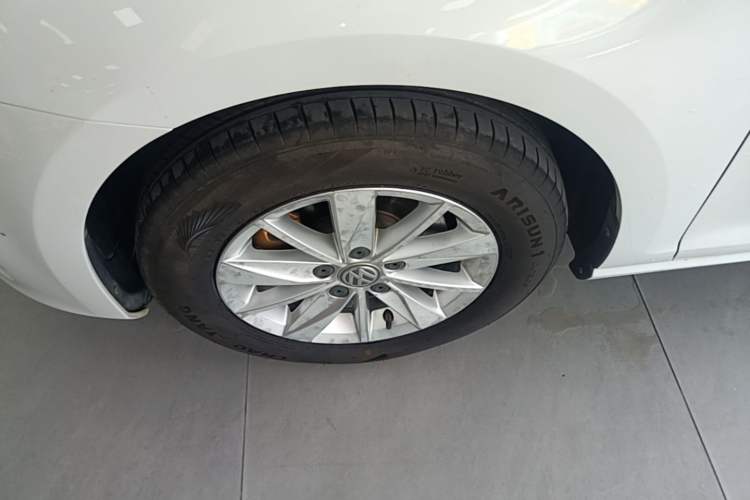 Used Volkswagen Golf 2016 1.6L Automatic Fashion Model Left Front Wheel Hub