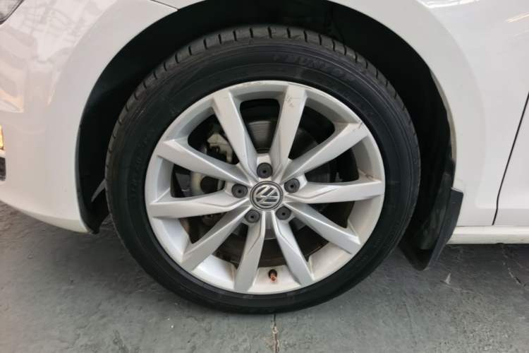 Used Volkswagen Golf 2016 280TSI Automatic Flagship Model Left Front Wheel Hub