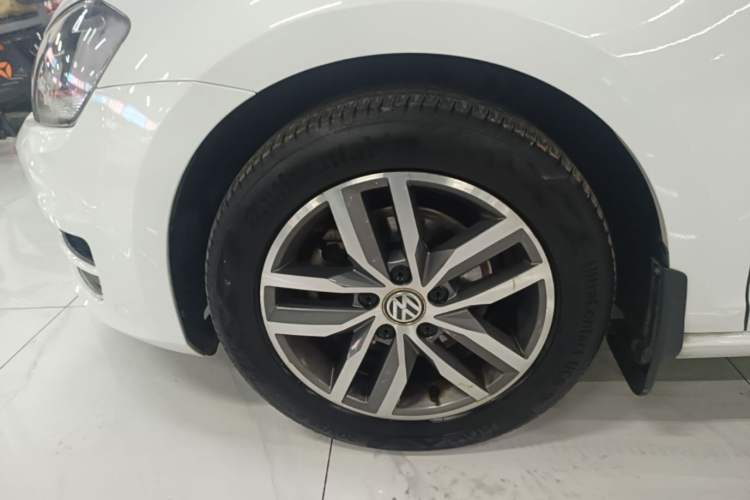 Used Volkswagen Golf 2016 230TSI Automatic Luxury Version Left Front Wheel Hub