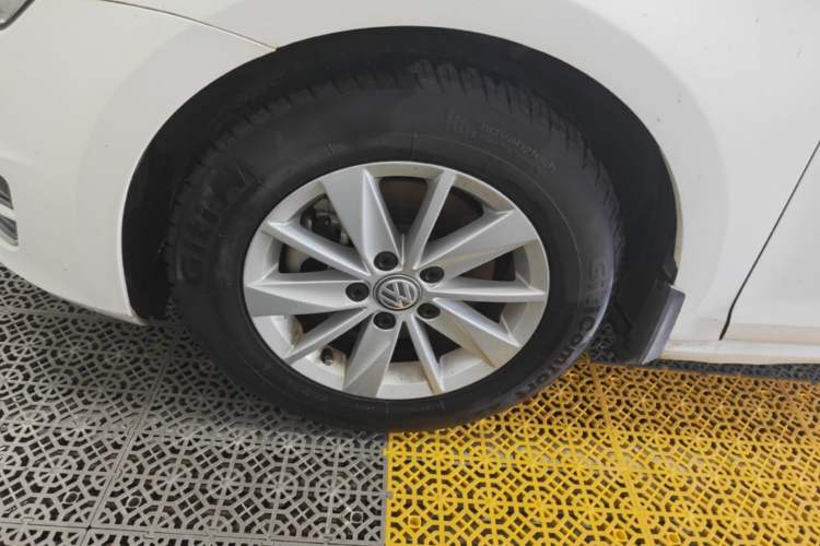 Used Volkswagen Golf 2016 1.6L Automatic Fashion Model Left Front Wheel Hub