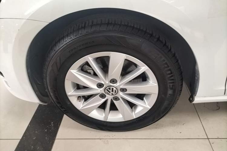 Used Volkswagen Golf 2016 1.6L Automatic Fashion Model Left Front Wheel Hub